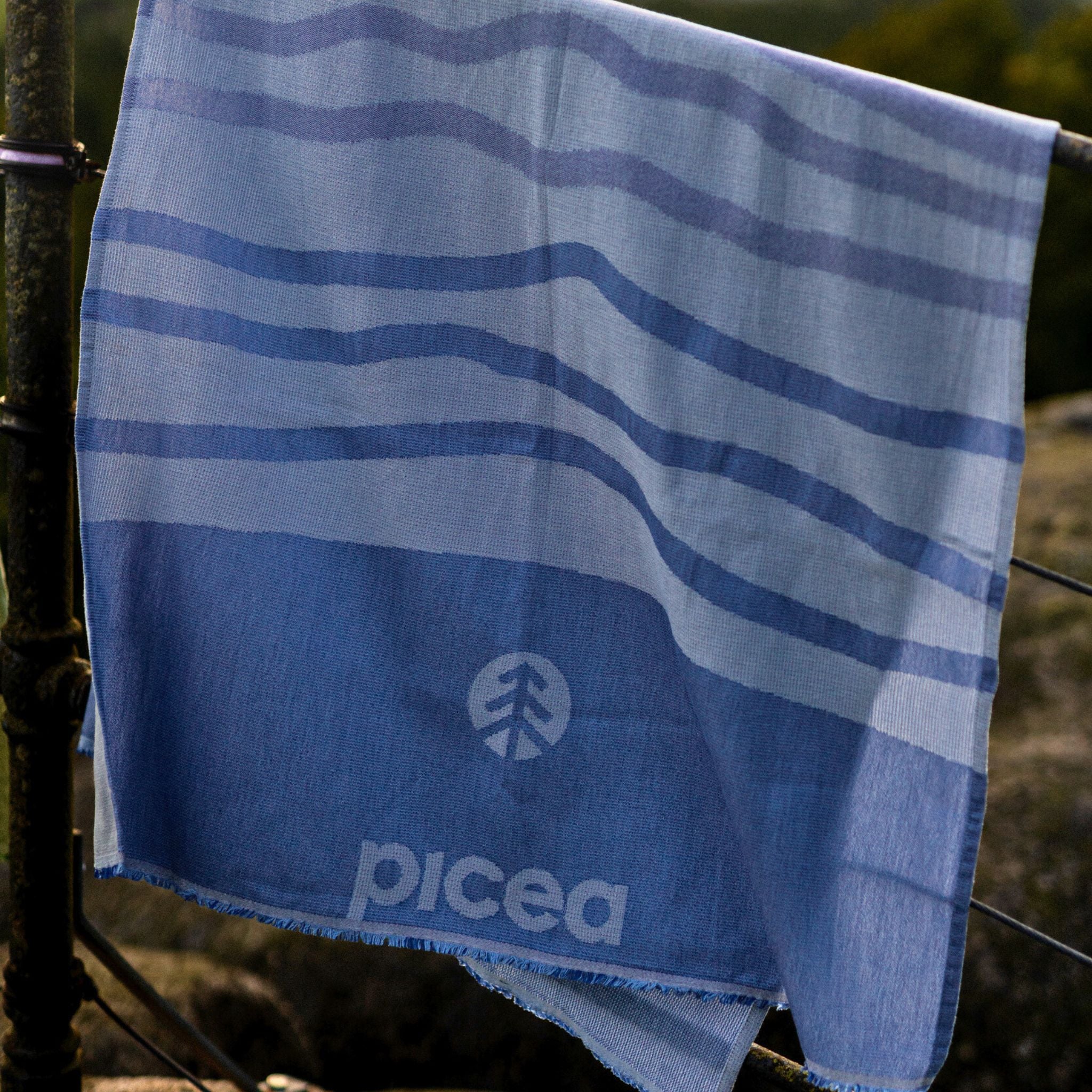 Hügel 3D Forestfibre Camping Handtuch Blau